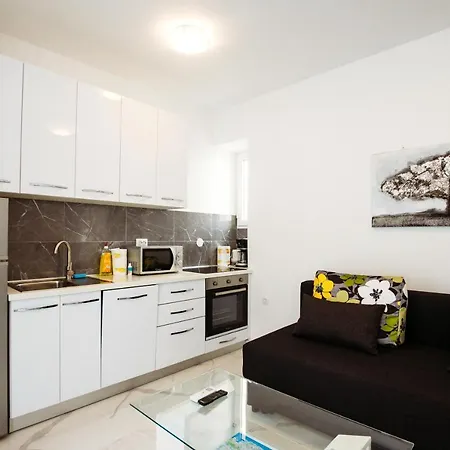 Apartman M With Balkon Appartement Zadar