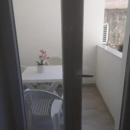 アパート Apartman M With Balkon ザダル