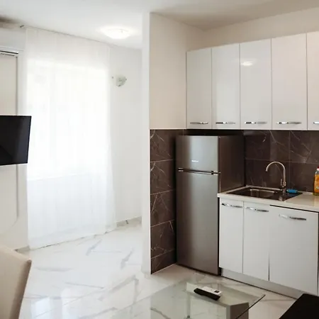Apartman M With Balkon アパート ザダル